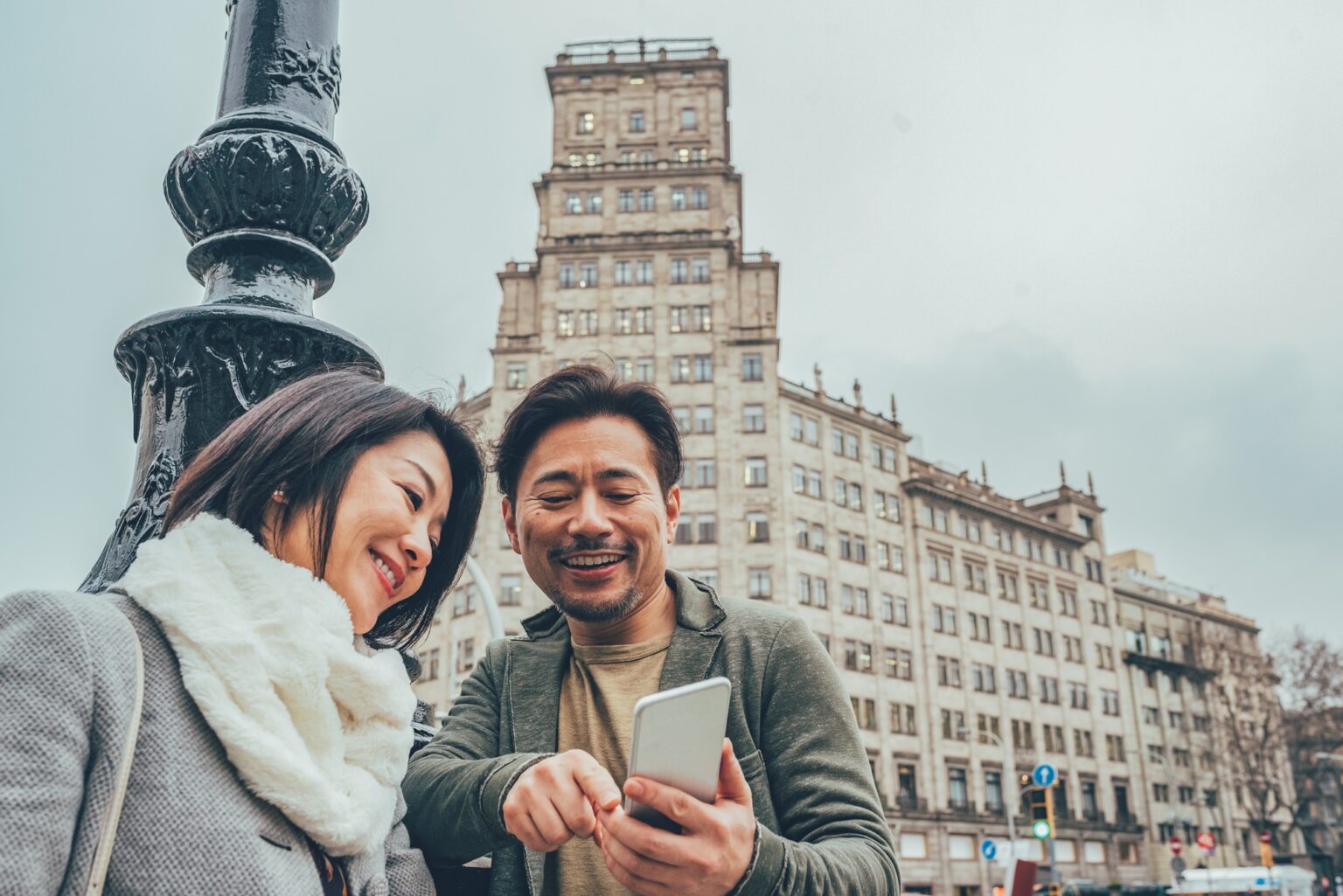 asian tourist couple looking at the mobile phone