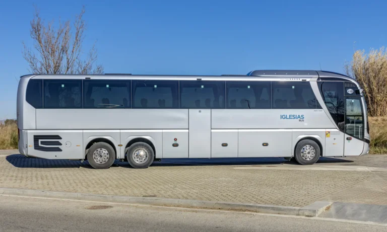 iglesias bus vehiculos Lion 63 plazas 004 1