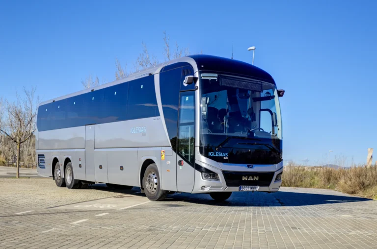 iglesias bus vehiculos Lion 63 plazas 006 scaled