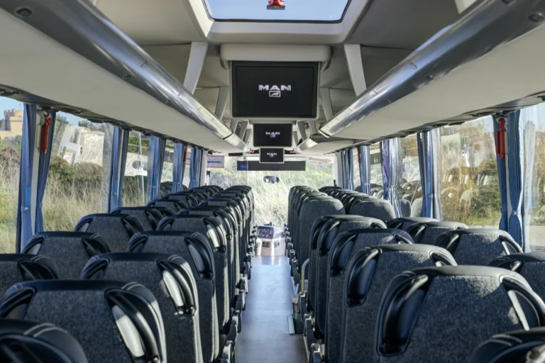 iglesias bus vehiculos Lion 63 plazas 026 scaled
