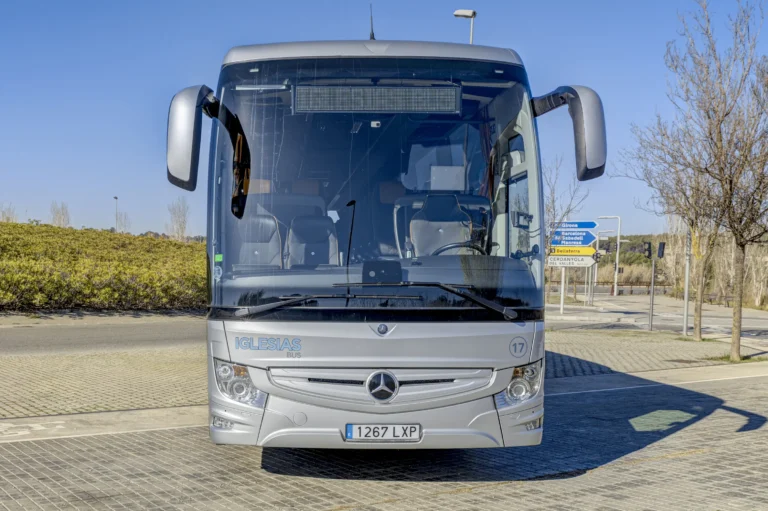 iglesias bus vehiculos Tourismo 55 plazas 001 1 scaled
